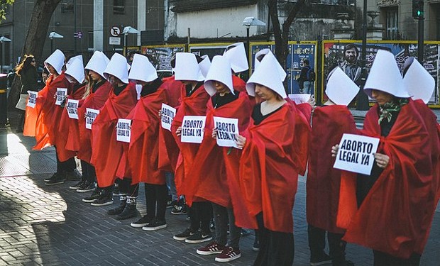 Vescovo argentino: bocciata la legge sull'aborto, ora tocca ad una legislazione sulla maternità